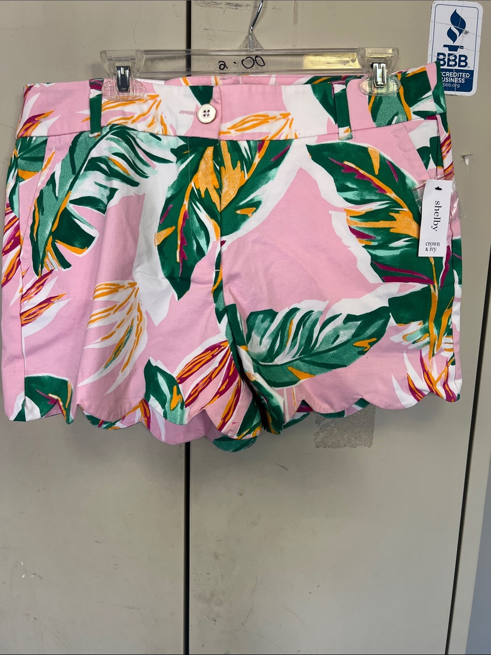 crown & ivy Pink Tropical Scalloped High-Waist Shorts